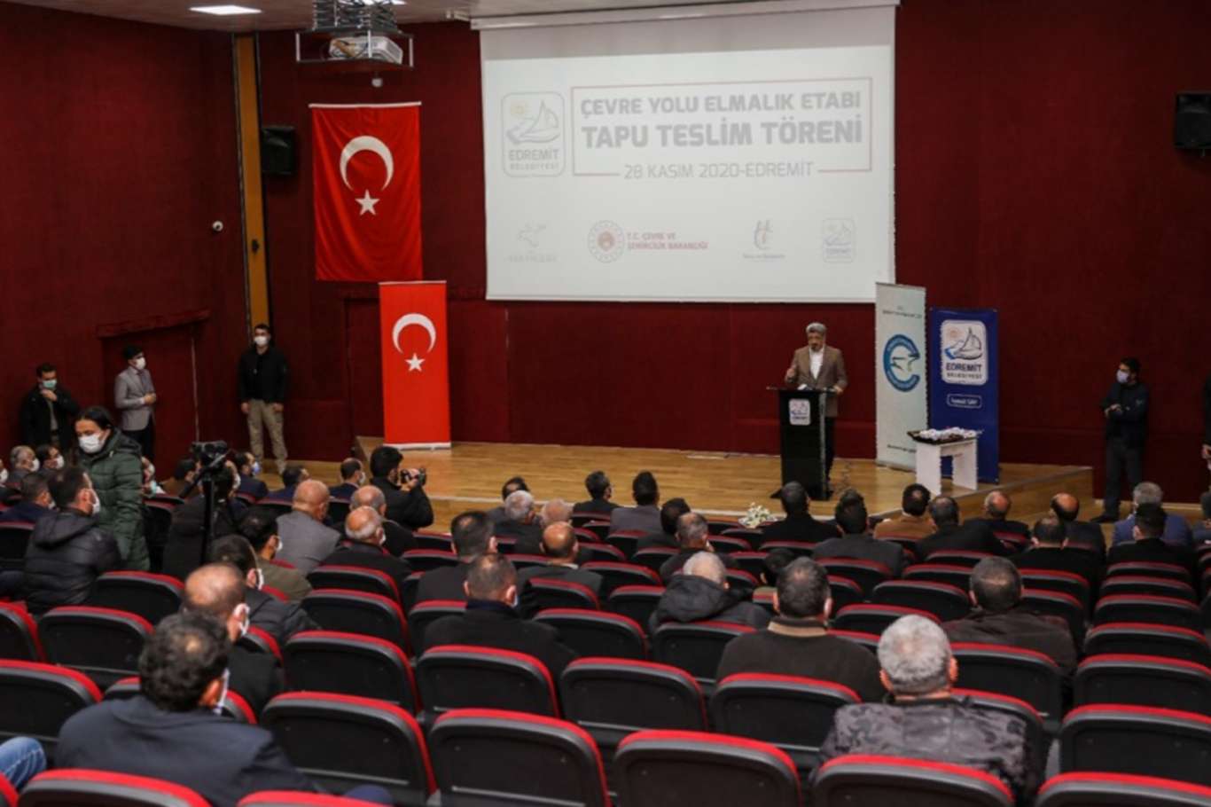 Van'da tapu teslim töreni gerçekleştirildi Van'da tapu teslim töreni gerçekleştirildi
